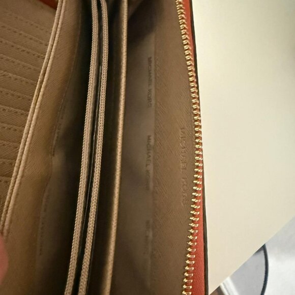 Pre-Owned Michael Kors Jet-Set Travel Wallet - Picture 4 of 11